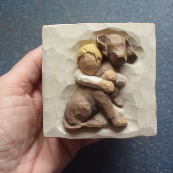 Willow Tree "Hug" Keepsake Box Child & Dog - Picture 3 of 10